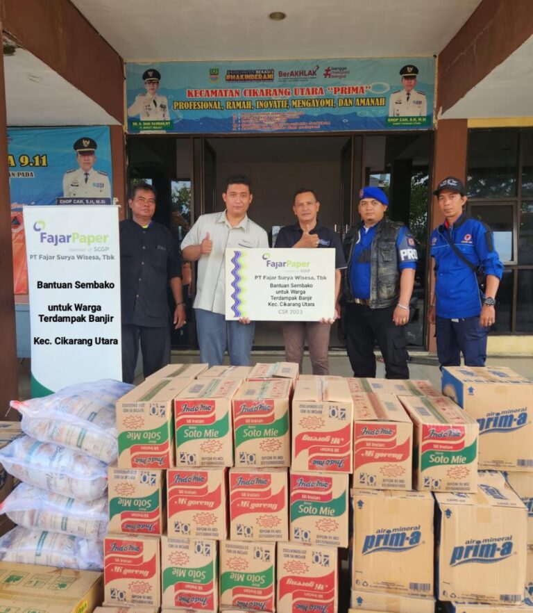 FajarPaper Berikan Bantuan bagi Warga Terdampak Banjir di Kab Bekasi 1