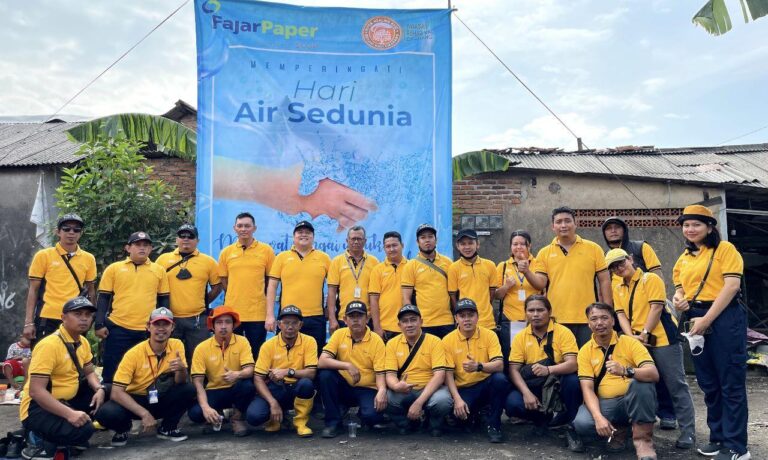FajarPaper Giat Bersih Sungai Bersama Rehab Kali Cikarang dan Dinas Lingkungan Hidup Kab Bekasi 2