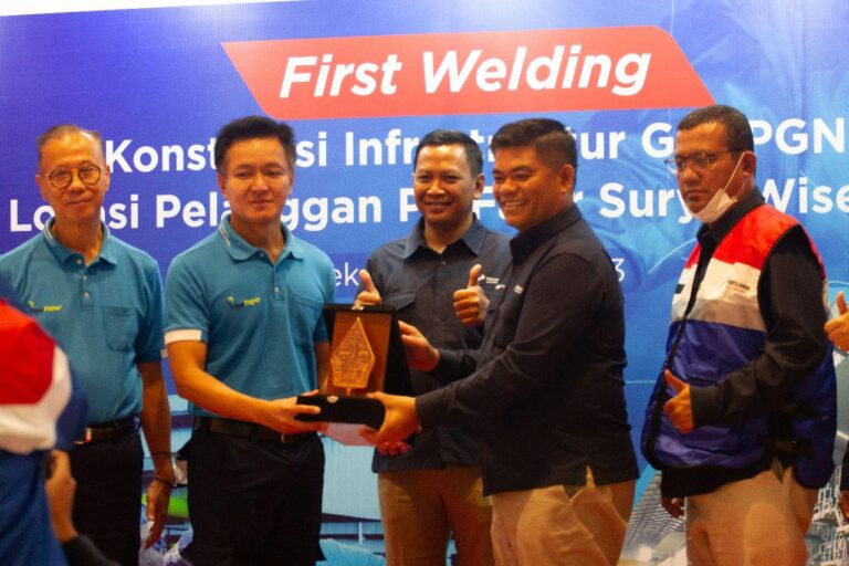 FajarPaper Wujudkan Industri Ramah Lingkungan Terima First Welding Infrastruktur Pipa Gas Bumi dari PGN 2