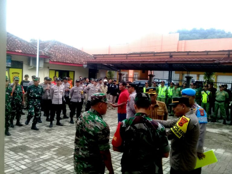 Muspika Kecamatan Nanggung Adakan Apel Gabungan untuk Pengamanan Pilkades Curug Bitung