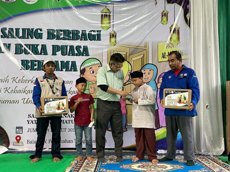 FajarPaper Berikan Santunan Anak Yatim Kegiatan Bakti Sosial di Bulan Ramadhan 1444H 2