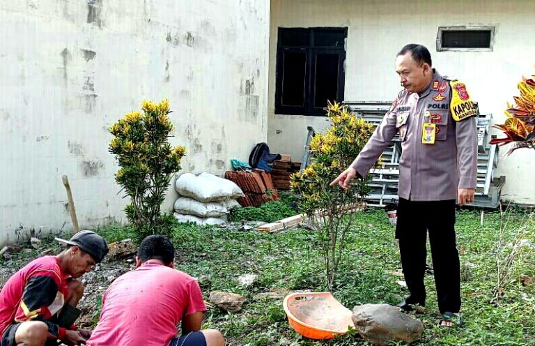 Bantuan dari PT. Antam Pongkor oleh Kapolsek Nanggung Digunakan Bangun Ruangan Staf 1