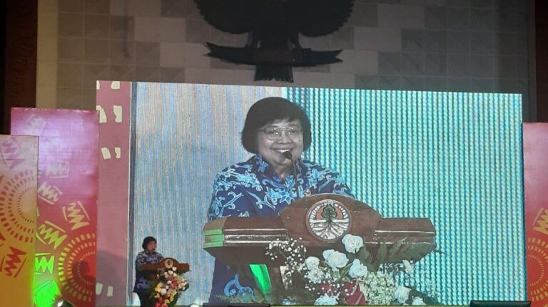 FajarPaper, Produsen TBK Kemasan Daur Ulang Mendapat Kunjungan Menteri KLHK di Festival Peduli Sampah Nasional 2023 2