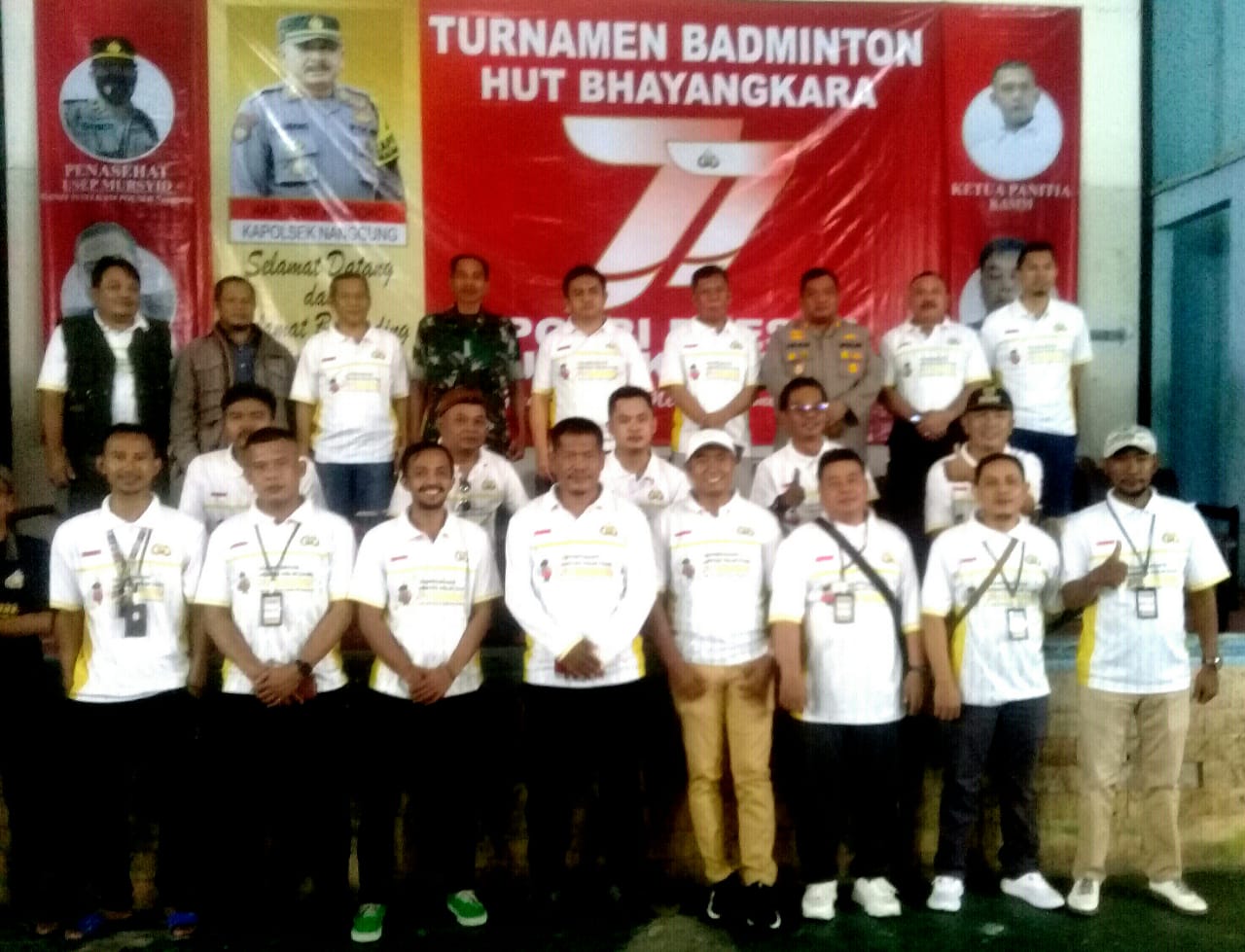 Kapolres Bogor Didampingi Muspika Kecamatan Nanggung serta GM PT. Antam Membuka Turnamen Bulu Tangkis Diparengpeng 1