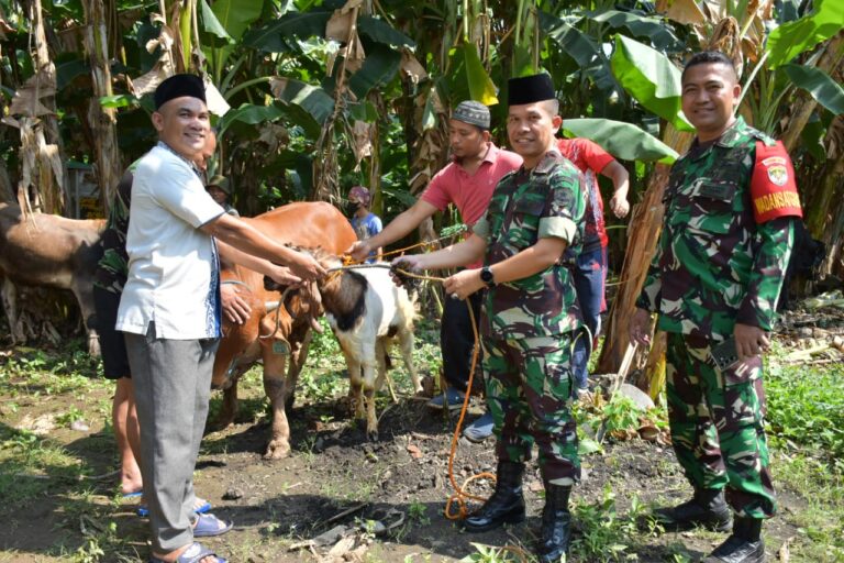 Penyerahan Hewan Qurban oleh Dandim 0501