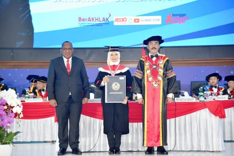 Dr. Drs. Hadi Prabowo, M.M. Rektor IPDN Berhasil Meluluskan 1.737 Wisudawan Program Sarjana Terapan Ilmu Pemerintahan , Magister (S2) dan Program Studi Doktor (S3) 6