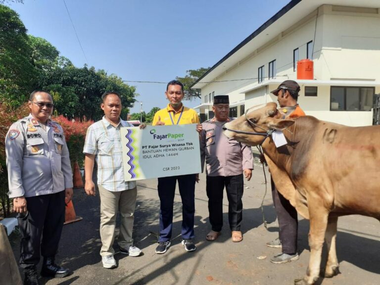 FajarPaper Serahkan 96 Hewan Kurban Jelang Hari Raya idul Adha 1444H 2