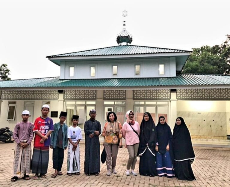 Kunjungi Santri Tunas Mulia