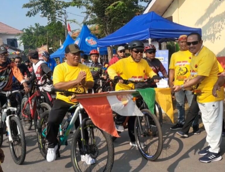 Desa Karangsatu Peringati HUT RI Ke-78 Gowes Bareng Komunitas 1