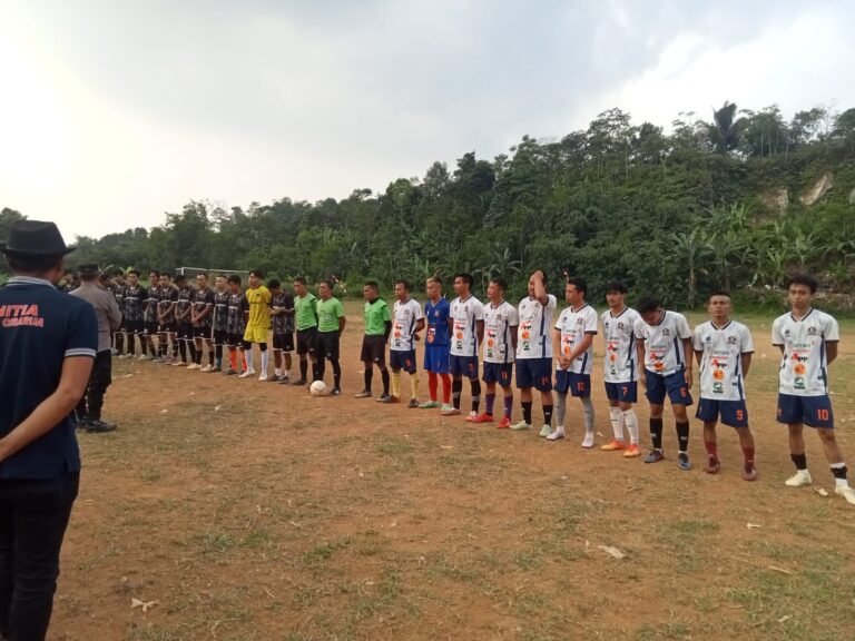 Final Sepak Bola Peo Peo Desa Cisarua antara Ps Parigi A PS Babakan Cihiris Disaksikan oleh Kades serta Babinmas 1