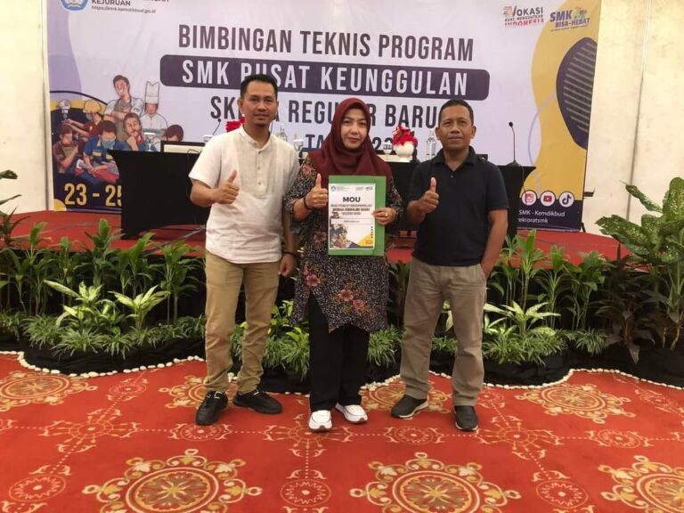 SMKN 6 Mataram Berprestasi di Bawah Kepemimpinan Kepala Sekolah Sri Wahyuni, S.Pd, M.Pd. 3