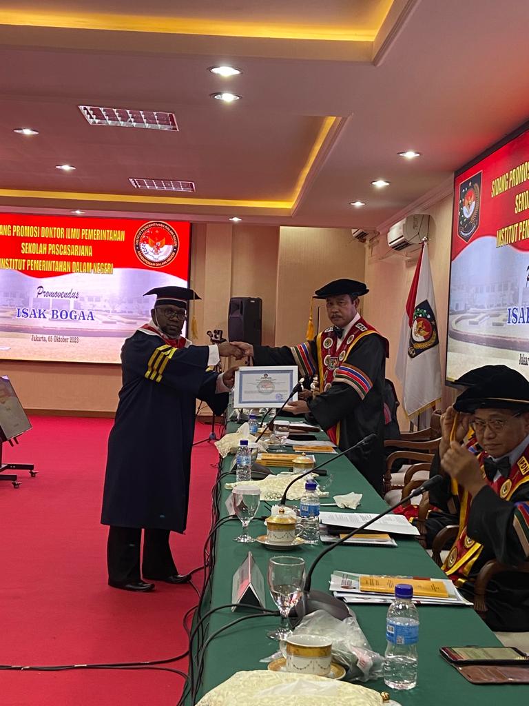 Dr. Isak Bogaa, SSTP, MSi. Putra Terbaik Asli Papua 3