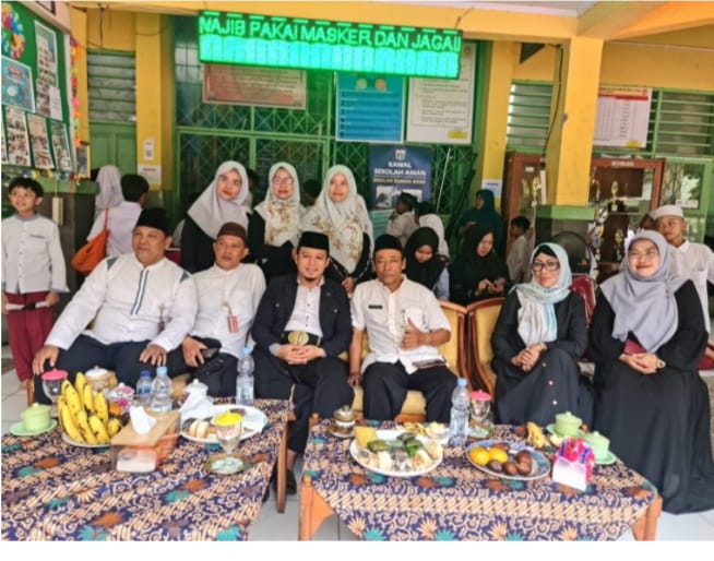 SDN Sunter Jaya 01,03,05 JAK-UT Memperingati Maulid Nabi Muhammad SAW 1445 H di Halaman Sekolah