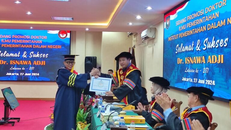 Dr. Drs. H. Isnawa Adji, M.AP. 1