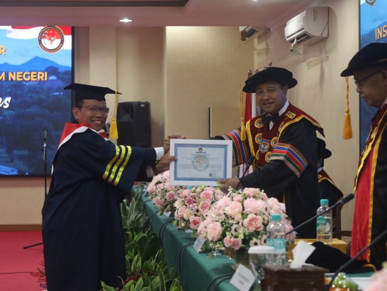 Dr. Drs. Komedi, M.Si. 41