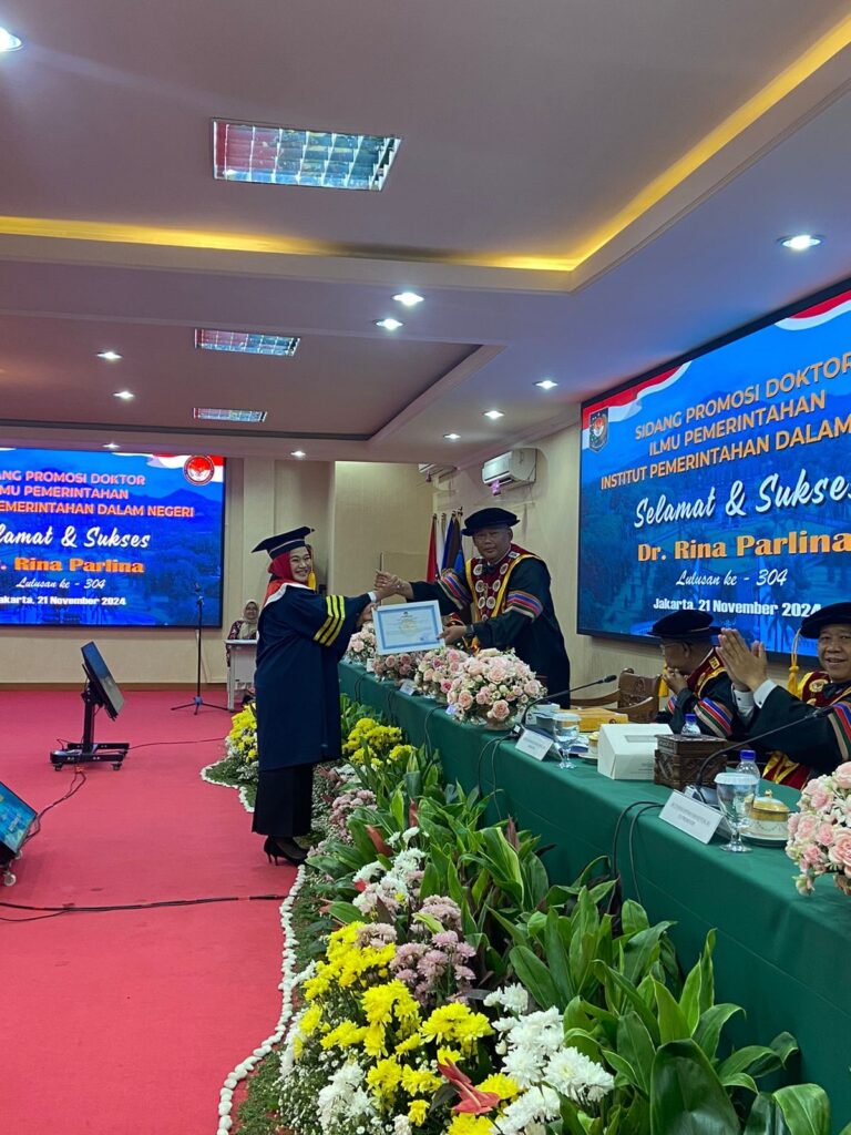 DR. Hj. Rina Parlina, S.IP., MM. o