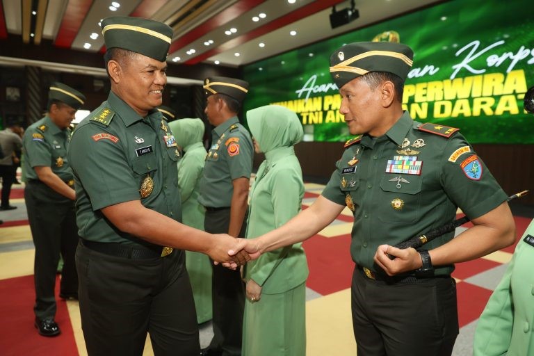 Kenaikan Pangkat 12 Pati TNI AD Diterima Wakasad11