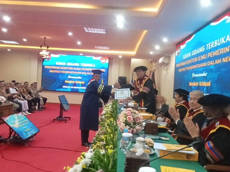 Dr. H. Amsakar Achmad, S.Sos., M.Si. 6