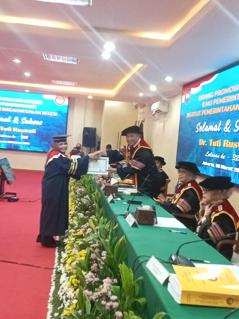 Dr. Hj. Tuti Ruswati, S.Sos, M.Si. 1