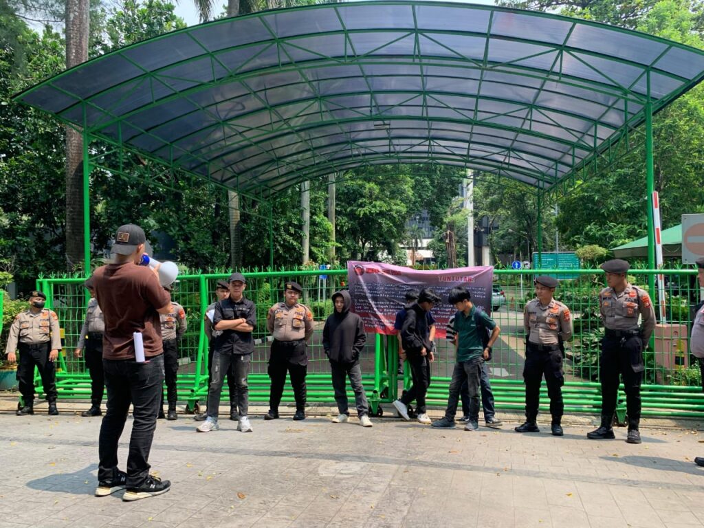IMPH-Sultra Gelar aksi Demo di Kemenhut dan Mabes Polri, Menuntut Penindakan PT. FBS 1