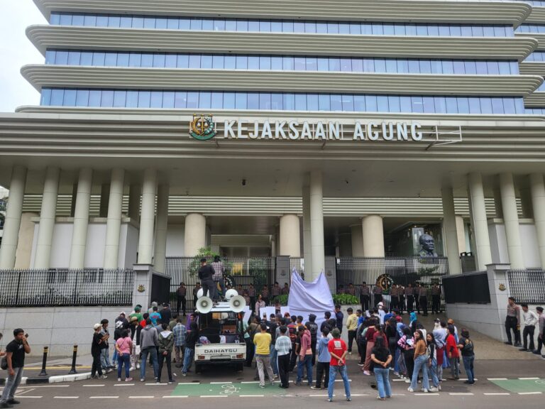 PERMAKIN Gelar Aksi Demo di Kejagung, Minta Kajati Papua Diperiksa dan Bupati Terpilih Jayapura Ditetapkan Tersangka