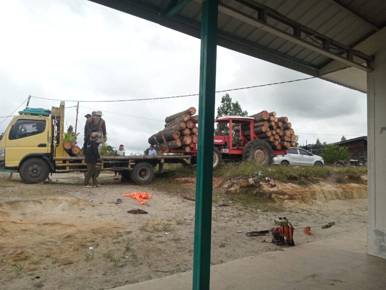 Jalan Desa Pollung Dirusak Alat Berat 2