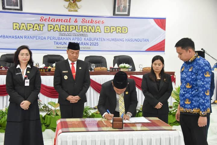 DPRD Humbahas Setujui Ranperda P-APBD 2025 Menjadi Perda1