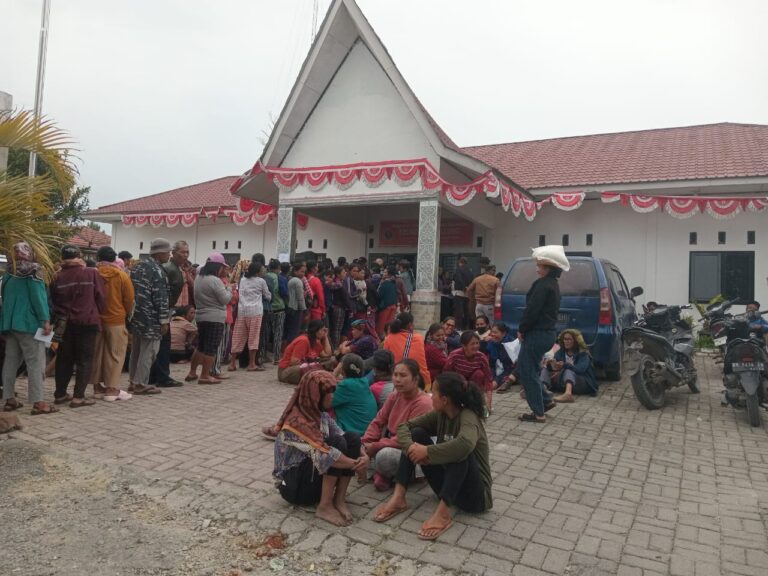 PENERIMA BANTUAN SOSIAL SEMBAKO BERAS 20 KG DI KECAMATAN POLUNG SEBANYAK 2043 KK DARI 13 DESA 1