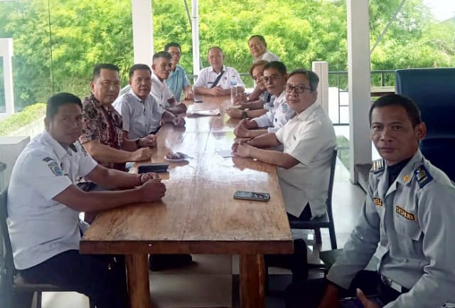 Matikan Angkot, Ratusan Sopir dan Buruh KSBSI Tolak Beroperasinya Bus BTS di Manado 1