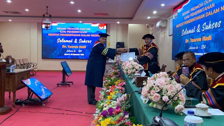 Dr. H. Yusron Hadi, S.T., M.UM., 1