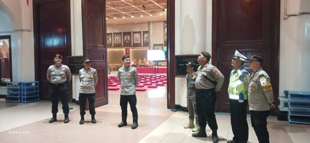 Kapolsek Curug AKP. Tampubolon Pimpin Pengamanan Perayaan Tahun Baru Imlek 1