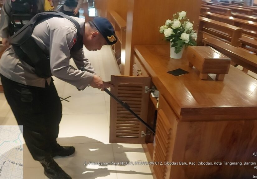 Jelang Misa Kamis Putih, Tim Jihandak Sterilisasi Gereja di Jatiuwung 3