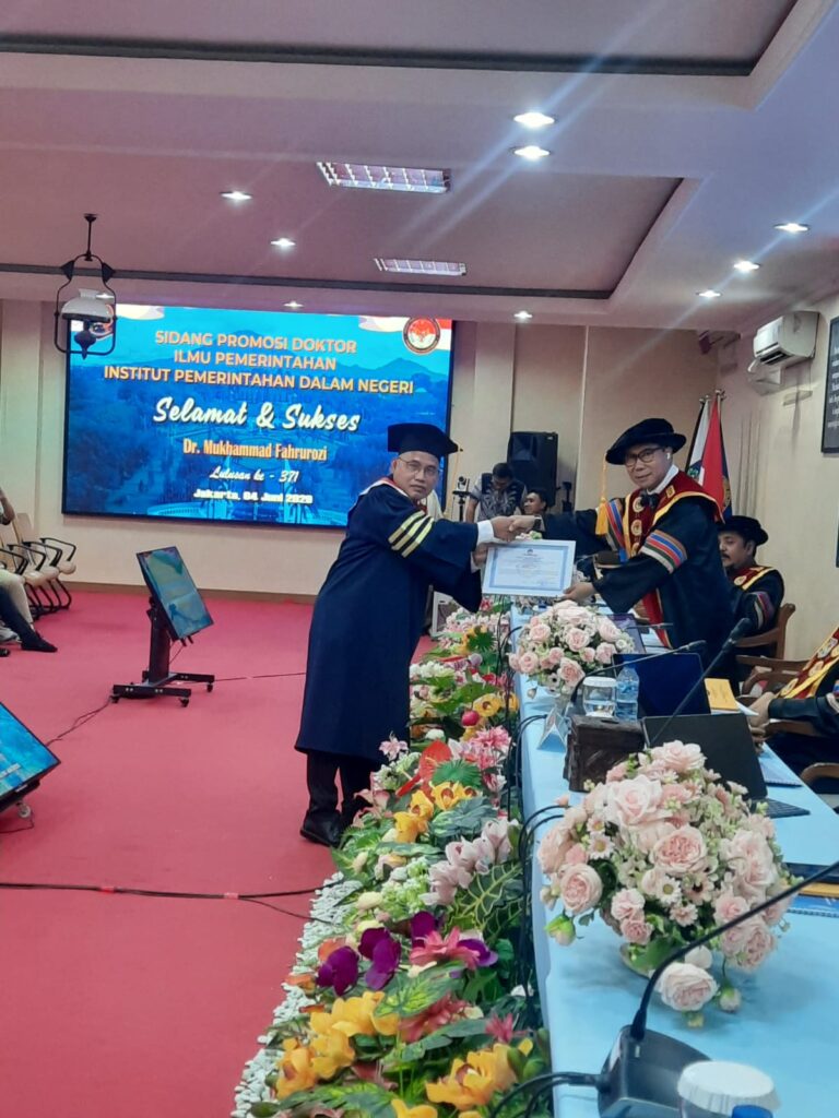 Dr. Mukhammad Fahrurozi, S.Sos., M.Si. 8