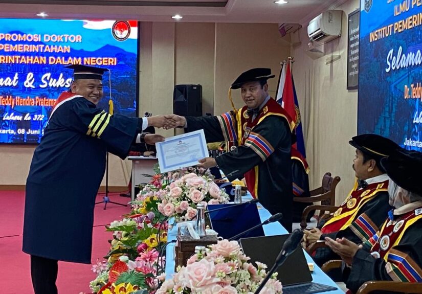 Dr. Teddy Hendra Pratama, S.STP., M.Si., 3